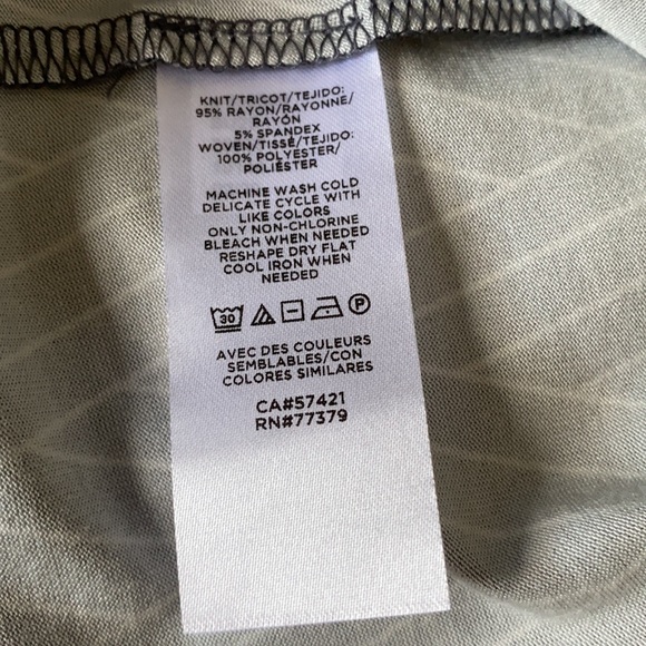 Ann Taylor sleeveless top. - Picture 5 of 5